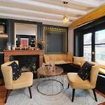 Le Boudoir Apartment *